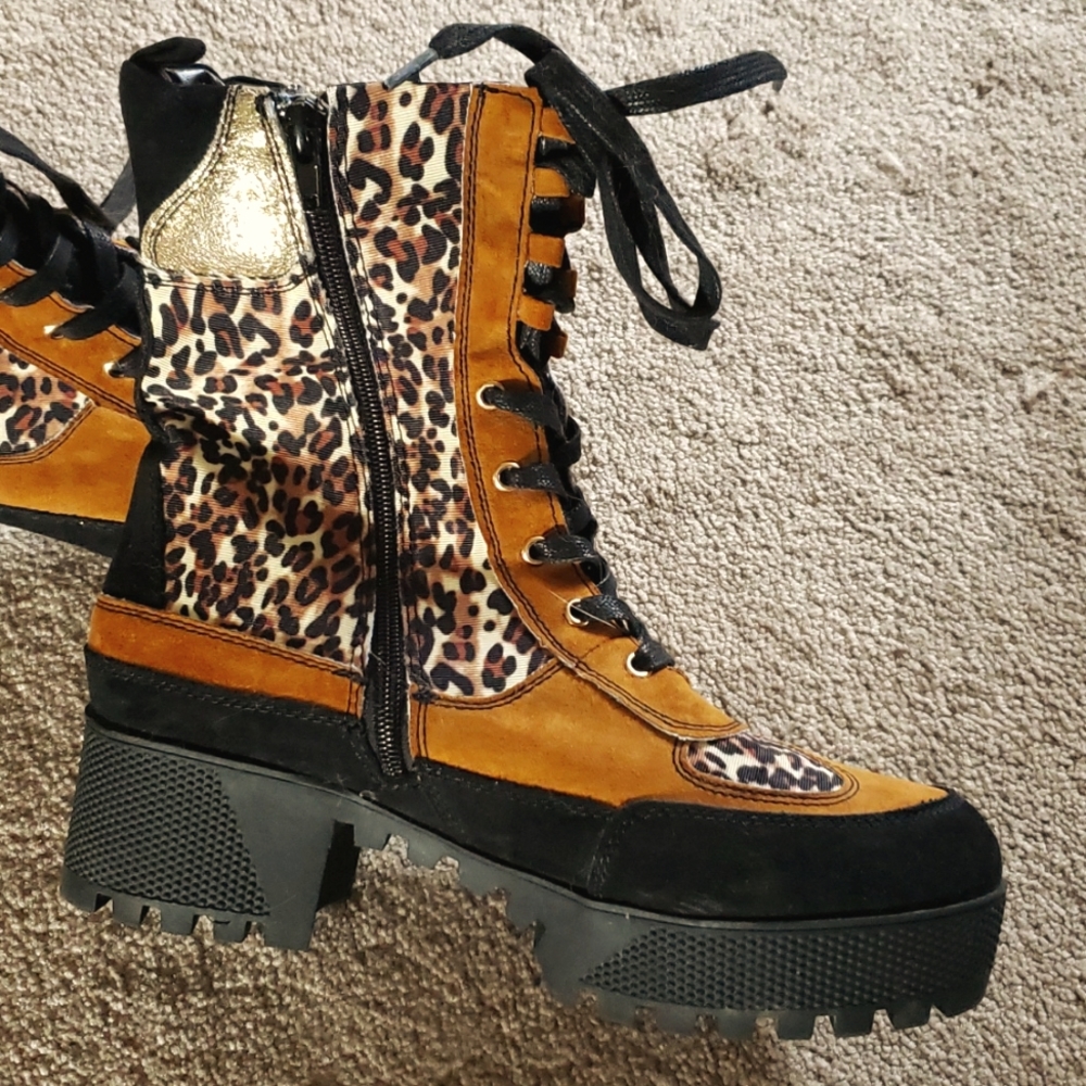 Leopard boots